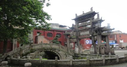 高中时听老师说,左宗棠是土生土长的湘阴人(湘阴县界头铺左家段人),他