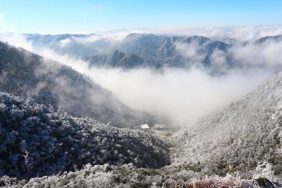 湖南莽山賞別樣雪景