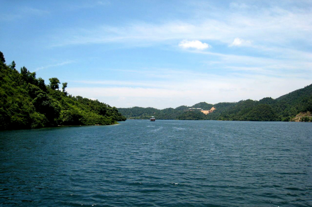 首頁 株洲 山水 正文酒仙湖位於株洲市攸縣酒埠江風景名勝區酒埠江鎮